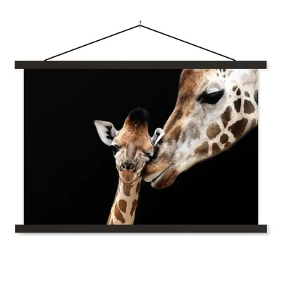 Produktbild von MuchoWow® Textilposter Giraffe - Tiere - Schwarz - Porträt - Tiere 120x80 cm mit schwarzem Rahmen - Wanddeko