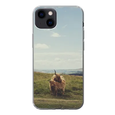 Produktbild von MuchoWow® Handyhülle Schutzhülle Hülle für iPhone 13 Schottische Highlander - Gras - Wolken - Tiere Silikon Softcase Handy Hülle - Karteninhaber
