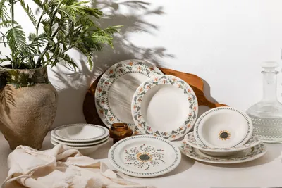 Produktbild von Hermia Concept, Hochwertiges Geschirrset (24 Teile) aus 100% Porzellan, spülmaschinenfest