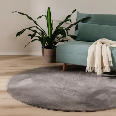 Produktbild von Grauer, rundes, flauschiges Teppich mit einem Durchmesser von 120 cm und rutschfester Unterseite