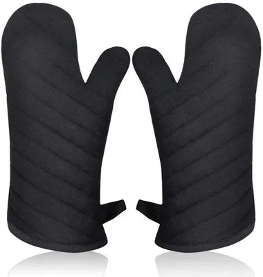 Immagine prodotto di Guanti da forno resistenti al calore Unyqoos®, set da 2 – fino a 230 °C, maniche da 33 cm, antiscivolo, fodera in poliestere e cotone, lavabili, ideali per cucina e barbecue