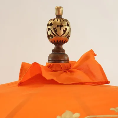 Produktbild von Bali Sonnenschirm Balinesischer Schirm Garten Baumwolle Handarbeit Retro Dekoschirm 2-teilig ca. 180 Ø cm Orange Gold mit Gelb Model Bella