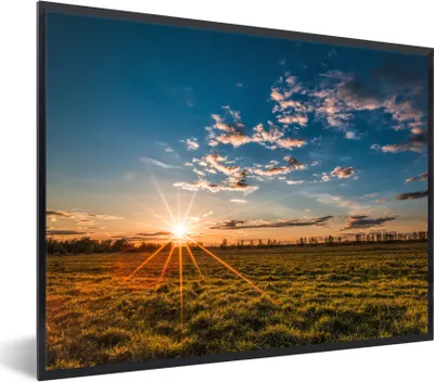 Produktbild von MuchoWow® Gerahmtes Poster Sonnenuntergang - Natur - Wolken - Gras 40x30 cm - Poster mit Schwarzem Bilderrahmen Wandposter Rahmen Foto Bilder - Kunstposter - Wanddekorationen