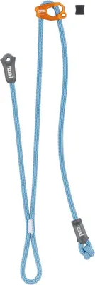 Blau-weiß gemusterte Schlinge mit orangenem und grauem Kunststoffelement von Petzl