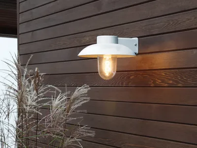 Produktbild von Konstsmide Mani Wandleuchte weiß lackiertes Aluminium, klares Glas, Hand EU 415-250