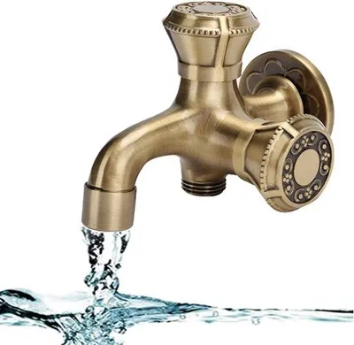 Immagine prodotto di Rubinetto da parete in ottone anticato con miscelatore per acqua calda e fredda, per esterni o per il bagno.