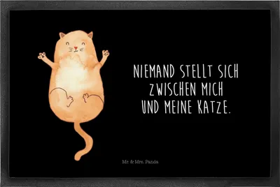 Produktbild von Mr. & Mrs. Panda Bodenvorleger Katze Umarmen 50 x 75 cm - Schwarz - Geschenk, Katzen, Fussmatte, Cat, Liebe, Fußabtreter, Schmutzfangmatte, fußmatte, Schmutzmatte, Cats