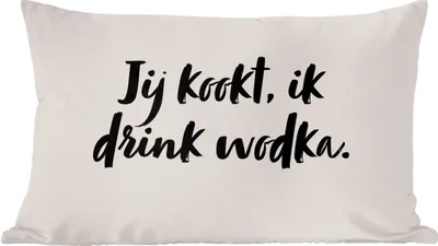 Produktbild von MuchoWow® Zierkissen Sofakissen Wohnzimmer Dekokissen 60x40 cm Taupe - Du kochst, ich trinke Wodka - Zitat - Kopfkissen - Polster mit Foto