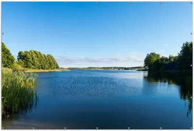 Produktbild von Wallario XXL Outdoor-Poster für Garten oder Balkon, Motiv Malerischer See mit Schilf unter blauem Himmel, in ca. 300 x 200 cm