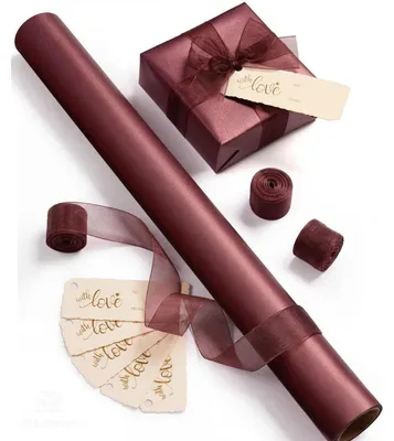 Produktbild von Geschenkpapier Burgunderrot Perlglanz 43 cm x 5 m mit Organza-Bändern und Geschenkanhängern