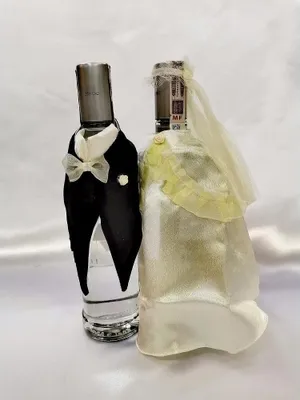 Zdjęcie produktu dla Ubranko Ozdoba Na Butelkę Suknia Frak Ecri