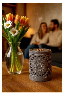 Produktbild von Weihrauchbrenner LOTOS aus Softstone mit Edelstahlsieb im Blumenrankenmuster