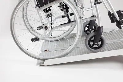 Immagine prodotto di Rampa pieghevole per scooter e sedie a rotelle, modello TRP607, 2 piedi