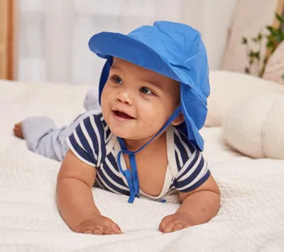 Imagen del producto de Sombrero para bebé, modelo niño, con lazo y protección para el cuello, para edades de 6 a 18 meses, ideal para días soleados