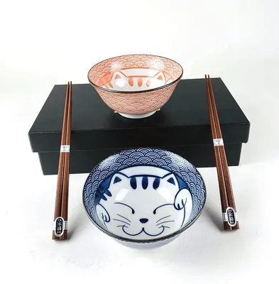 Produktbild von Japanische Porzellanschalen und Essstäbchen-Set, Reisschalen und Suppenschalen, in Geschenkverpackung, 2-teilig, hergestellt in Japan (lächelnde Katze)
