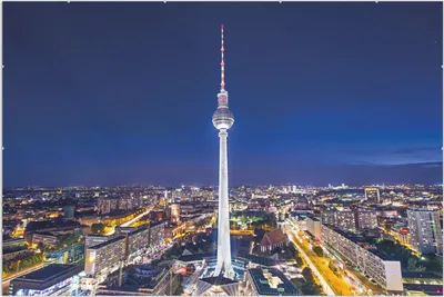 Produktbild von Wallario Wandbild Fernsehturm Berlin bei Nacht, Größe: 61 x 91,5 cm, Poster mit rahmenlosen Bildhalter