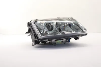Obrázek produktu pro Originální přední světlomet Audi A3 8L, xenon, pravý, číslo dílu: 8L5941030