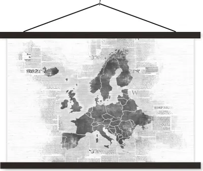 Produktbild von MuchoWow® Textilposter Eurocard auf Zeitungspapier - schwarz und weiß 120x80 cm mit schwarzem Rahmen - Wanddeko