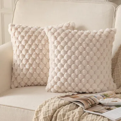 Produktbild von Set mit 2 beigefarbenen, superweichen Dekokissenbezügen aus Plüsch, 45 x 45 cm, Dekokissenbezüge aus Wollsamt, Sofakissen, flauschige Dekokissen für Couch, Sofa, Bett, Wohnzimmer