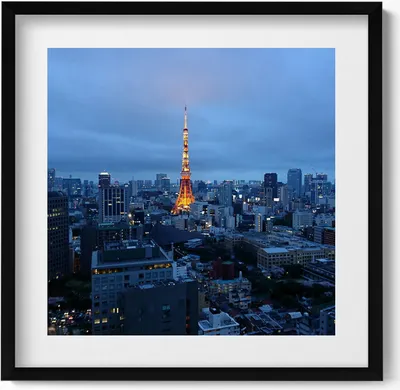Produktbild von Tokioter Stadtsilhouette am Abend– Wandbild mit Rahmen – Gerahmtes Bild  – Wanddekoration – 50x50 cm –  Schwarz Rahmen