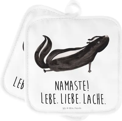 Produktbild von Mr. & Mrs. Panda Topflappen Stinktier Yoga - Weiß - Geschenk, Liebe, Namaste, Skunk, Set, Kochlappen, Topfuntersetzer, topfhalter, Raubtier, Topflappenset