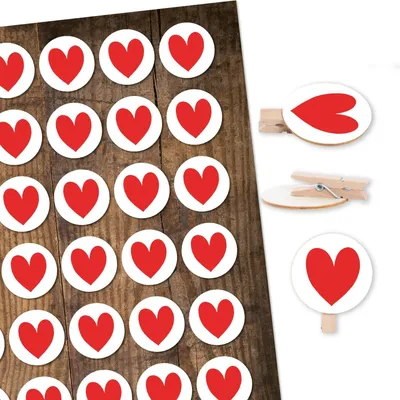 Produktbild von 35 Holzklammern + Herz Aufkleber rot weiß Gastgeschenk Give-Away Hochzeit Herzdeko
