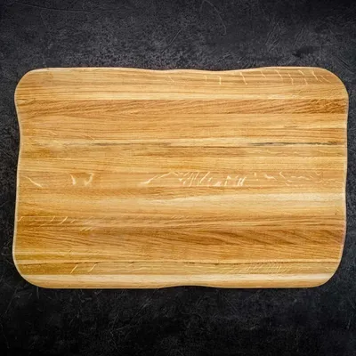 Produktbild von Steakbrett "La Madera" aus massiver Eiche von holz4home® | Handgearbeitetes Steak-Servierbrett aus Eichenholz | 60 cm x 4.5 cm x 40 cm (BxHxL)