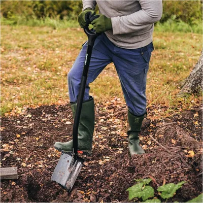 Produktbild von Fiskars Gärtnerspaten Ergonomic Pro XL spitz, Schaufel, Borstahl, Stahl, Kunststoff, Schwarz, 130 cm, 1066707