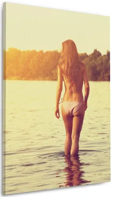 Produktbild von Wallario Premium Leinwandbild Mädchen im See in Größe 60 x 90 cm
