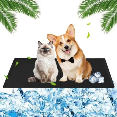 Produktbild von Famanu Kühlmatte für Hunde und Katzen - Selbstkühlende Decke, 40 x 50 cm, ungiftig und leicht zu reinigen