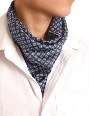 Produktbild von Prettystern Uni handrolliertes SeidenHalstuch Seide Nickituch Bandana Stirntu