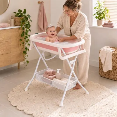 Produktbild von Bebies First Badeset 4-in-1 Pink – faltbare Babybadewanne mit faltbarem Ständer, Badesitz, Thermometer, Ausspülbecher und Ablaufschlauch