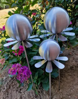 Produktbild von Blütenzauber Rotterdam Rosenkugel 15/10/10 cm Edelstahl matt gebürstet Gartenstecker mit Stab 80 cm