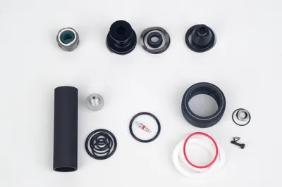 Immagine prodotto di Kit di manutenzione per forcelle RockShox - Manutenzione completa Solo Air (include guarnizioni Solo Air migliorate per la testa della forcella, guarnizioni per l'ammortizzatore e