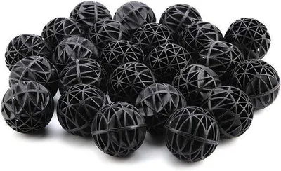 Imagen del producto de Esferas bioquímicas para acuarios: 50 unidades. Material filtrante poroso para una filtración eficiente del agua y una mejor calidad del agua (46 mm)