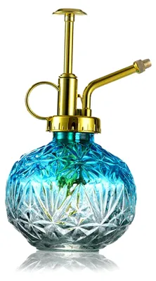 Produktbild von Glas Sprühflasche für Pflanzen, 240ml Retro Relief Pflanzensprüher mit Pumpe, Zerstäuber für Balkon und kleine Gartenpflanzen im Innenbereich oder Büro in Blau mit goldenem Sprühkopf