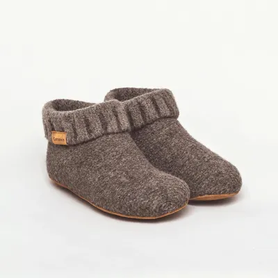 Imagen del producto de Zapatillas de casa marrones con estampado, talla 36.