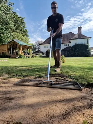 Productafbeelding van Gazonnivelleerhark - Nivelleerhark - Grashark - Topdressing Hark - Bodemhark - 38 Inch Breed