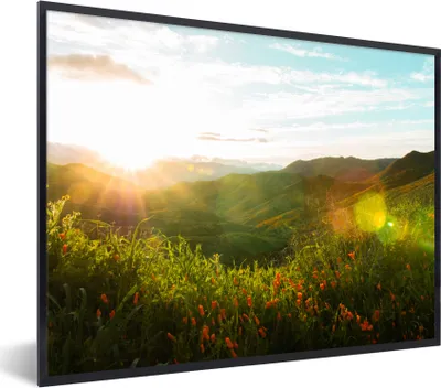 Produktbild von MuchoWow® Gerahmtes Poster Hügel - Sonnenuntergang - Gras - Grün 40x30 cm - Poster mit Schwarzem Bilderrahmen Wandposter Rahmen Foto Bilder - Kunstposter - Wanddekorationen