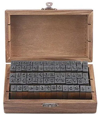 Produktbild von Famanu Stempelset Vintage Holz - 70 kleine Alphabetstempel