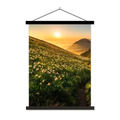 Produktbild von MuchoWow® Textilposter Blumen - Sonne - Berge 60x80 cm mit schwarzem Rahmen - Plakathalter