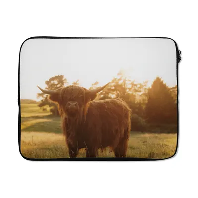 Produktbild von MuchoWow® Laptop Hülle 15 Zoll Schottischer Hochländer - Gras - Sonne Laptoptasche - Laptoptasche - Sleeve - Rundum-Schutz
