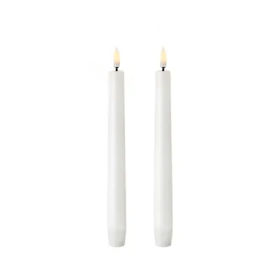 Immagine prodotto di Piffany Copenhagen - Candele LED a forma di candela affusolata "Nordic White", confezione da 2, altezza: 20 cm, diametro: 2,3 cm