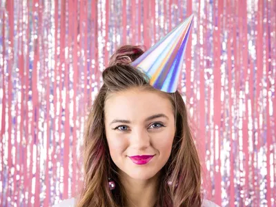 Produktbild von Partyhüte Hologramm 16cm silber irisierend 6er Set