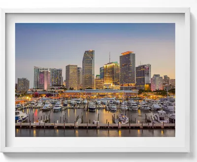 Produktbild von Panorama der Großstadt– Wandbild mit Rahmen – Gerahmtes Bild  – Wanddekoration – 80x60 cm –  Weiß Rahmen