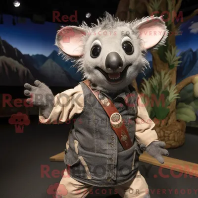 Obrázok produktu pre Maskot REDBROKOLY: postava Silver Aye-Aye oblečená v pracovných nohaviciach (dungarees) a šatke