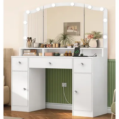 Immagine prodotto di Comò da trucco con 3 specchi pieghevoli, 10 luci LED, prese di corrente, 3 cassetti, 2 vani portaoggetti, colore bianco