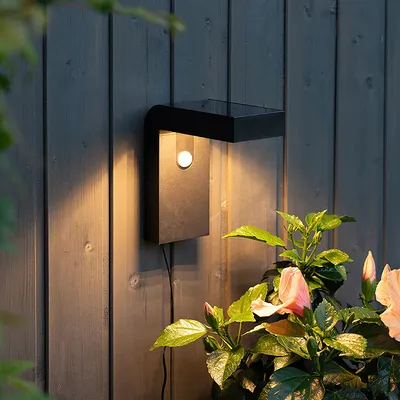 Produktbild von LED Solar-Wandleuchte "Vici" Außenwandleuchte warmweiß inkl. Solarpanel + Akku