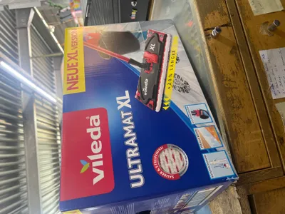 Produktbild von Vileda UltraMax XL Komplettbox Bodenwischer mit Wischer, Wischbezug und Eimer