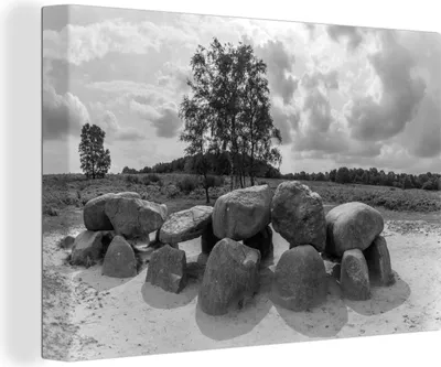Produktbild von OneMillionCanvasses® - Leinwandbilder - 140x90 cm, Ein Hünenbett in der niederländischen Provinz Drenthe - schwarz und weiß, Wandbilder Kunstdruck Wanddekoration